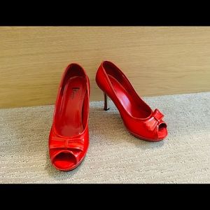 Red heels size 2 kids/4 woman’s